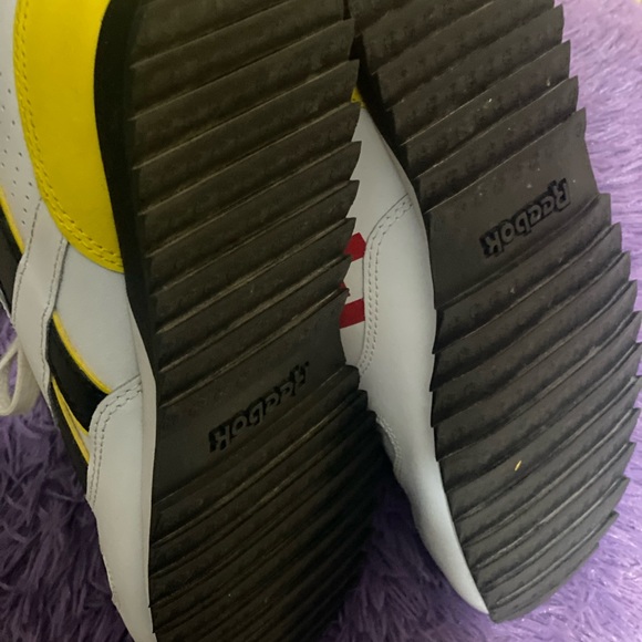 Women’s Reebok Classics - Picture 2 of 6